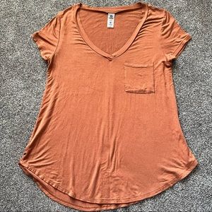 Mono B bronze tshirt.